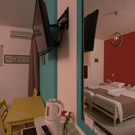 Niki Rooms باليوخورا الغرفة الصورة
